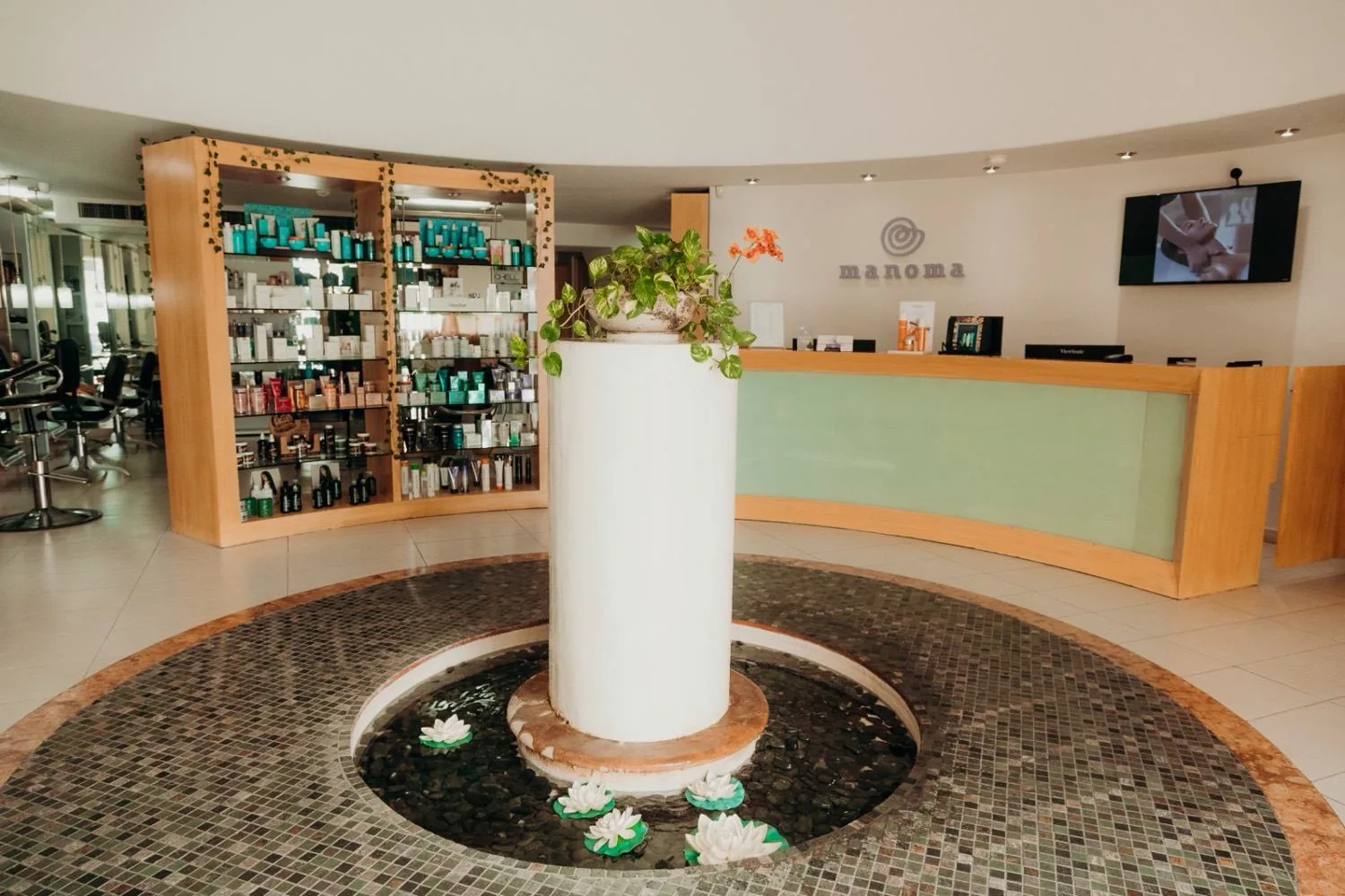 Recepción de Manoma con fuente de lotos