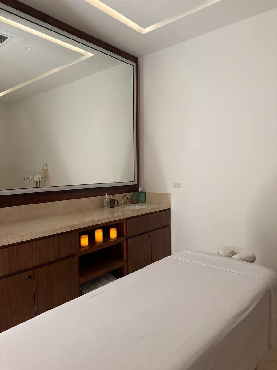 Cabina de tratamiento con espejo
