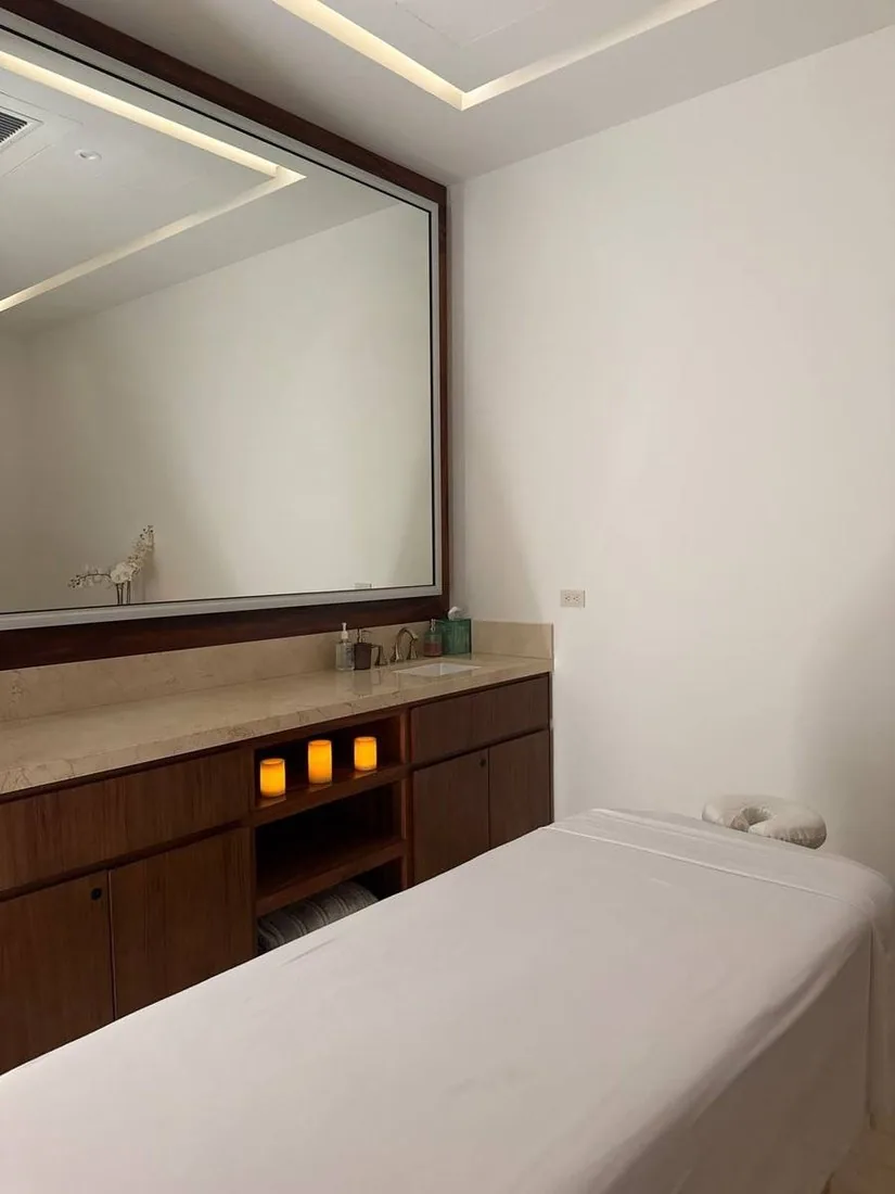 Cabina de tratamiento con espejo