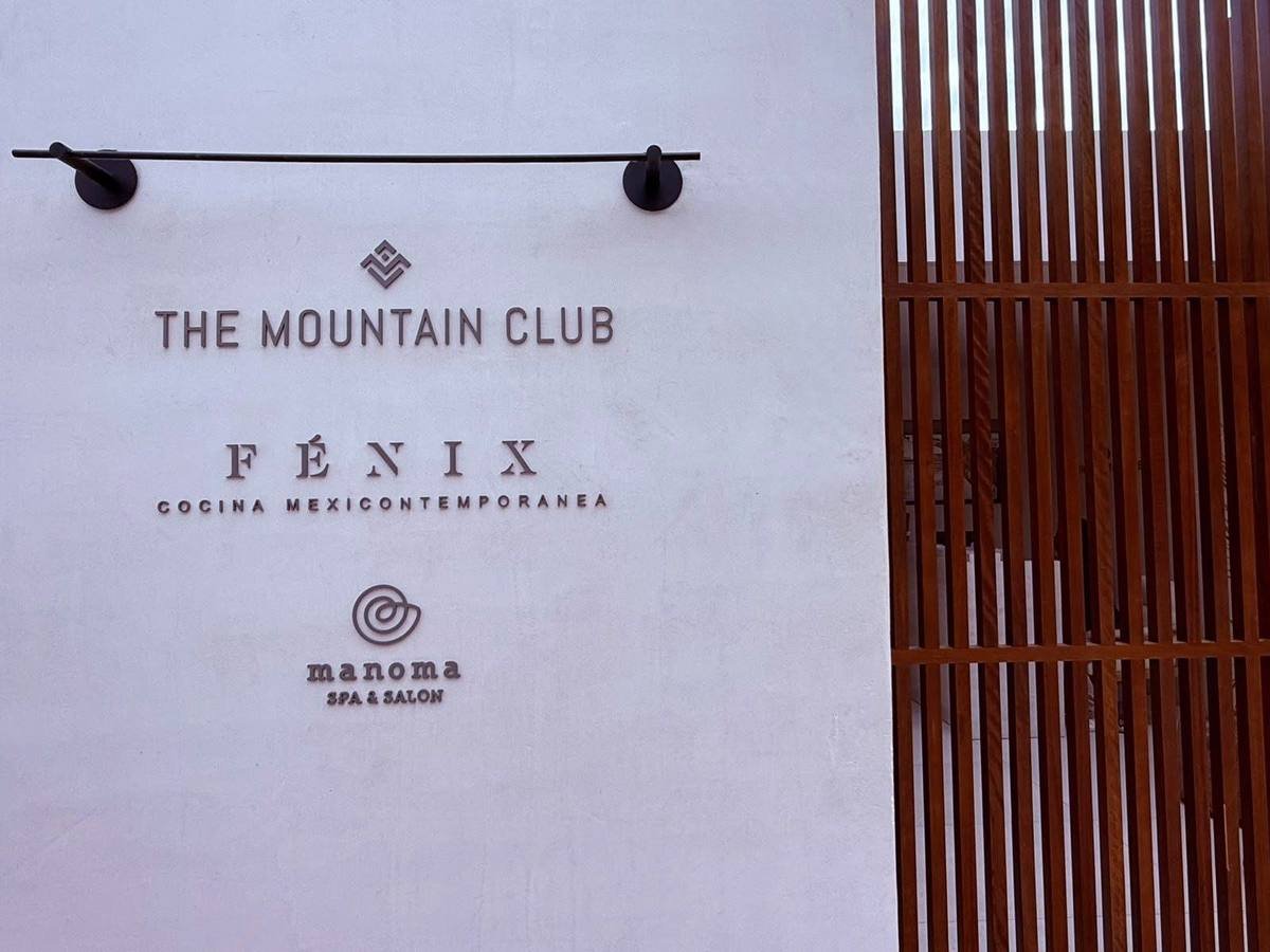 Letrero de The Mountain Club y Manoma en Pedregal