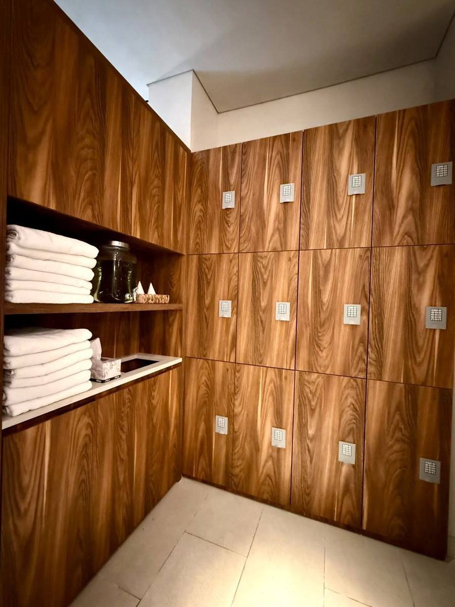 Nichos de toallas en madera